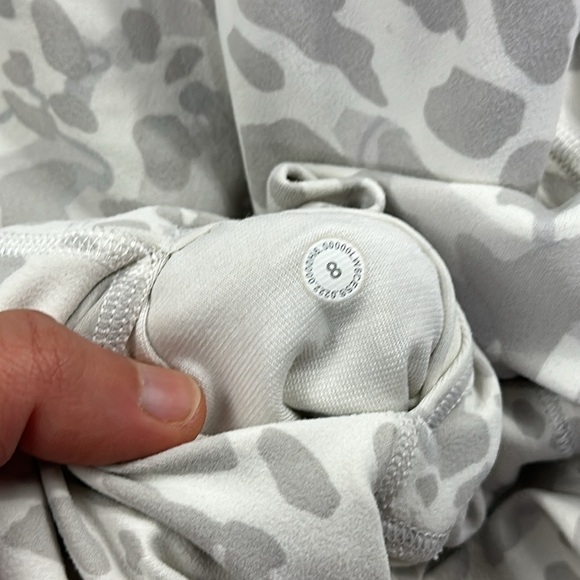 Lululemon Align High-Rise Crop 17" Cheetah Camo Antique White Multi - Picture 4 of 4